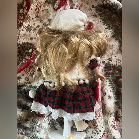 VINTAGE PORCELAIN HOLIDAY DOLL WITH STAND - Picture 8 of 13